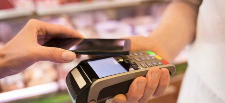 Как платить телефоном в одно касание через NFC на Android и iOS-смартфонах — инструкция для новичков